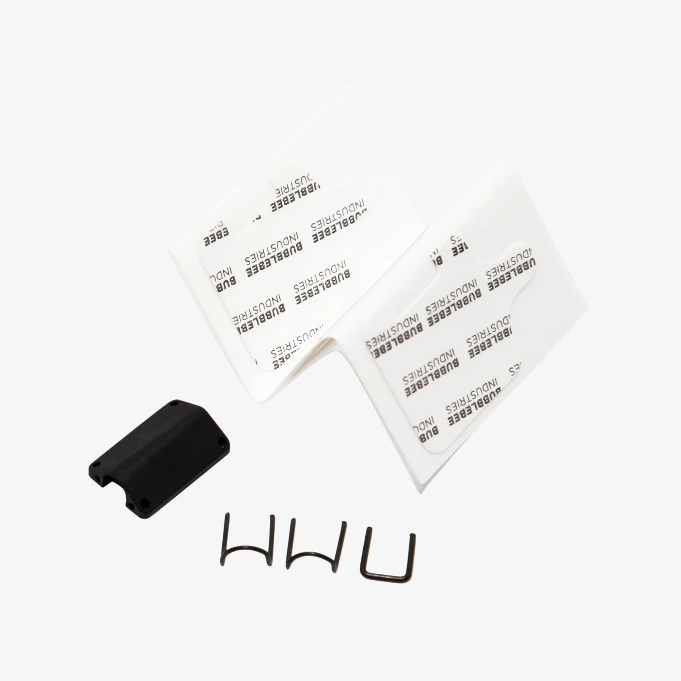 Lav concealer accessory set: white labels and a black sleeve