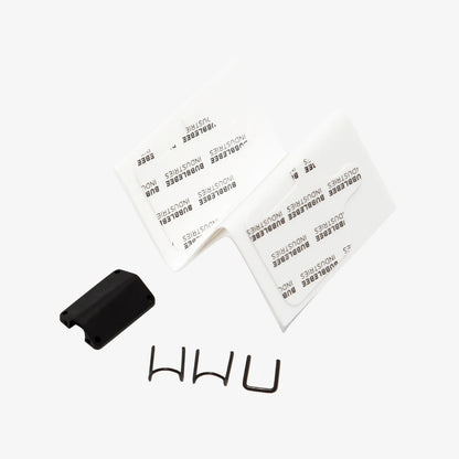 Lav concealer accessory set: white labels and a black sleeve