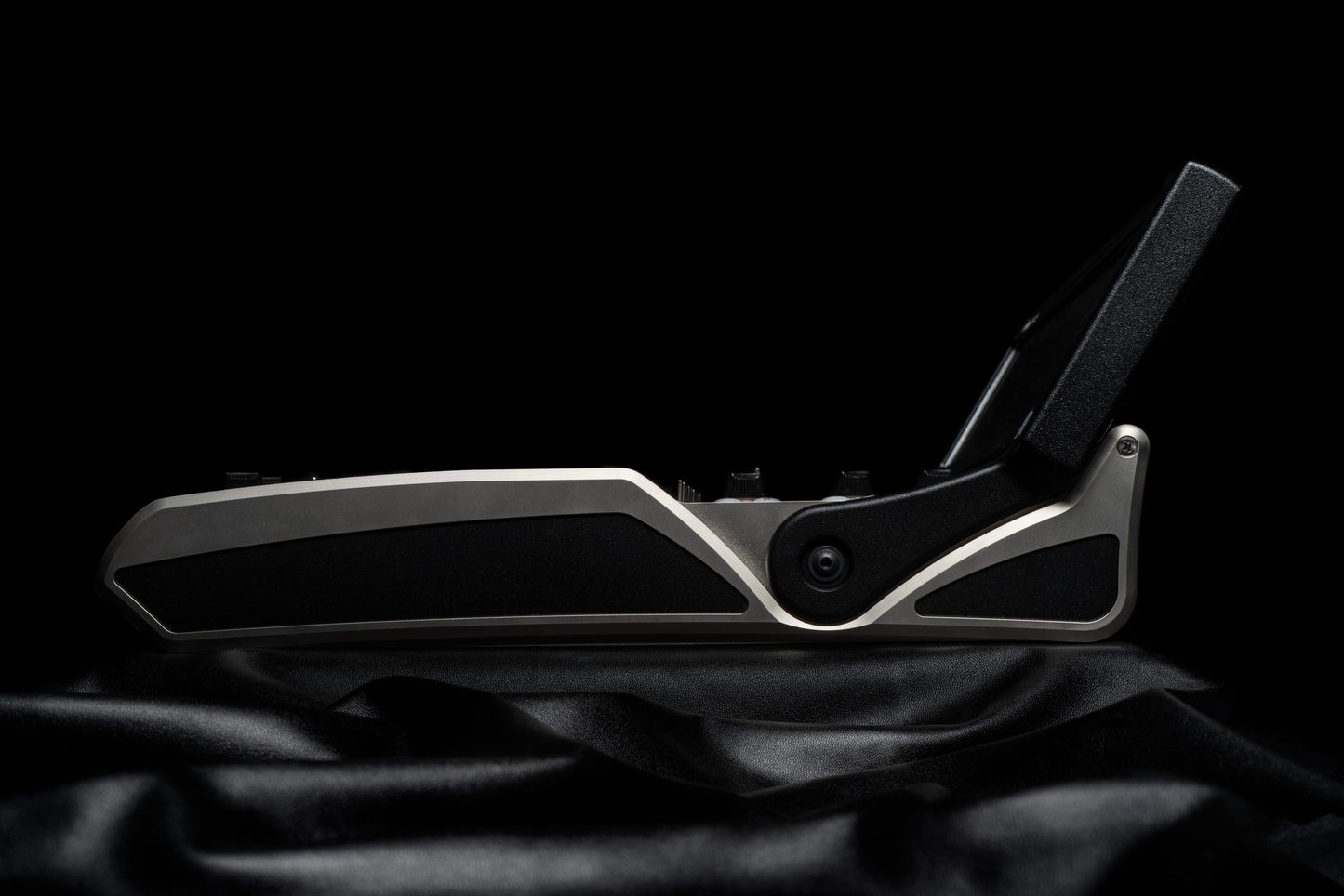 CL-16 audio mixer right side view with fader strip and carry handle